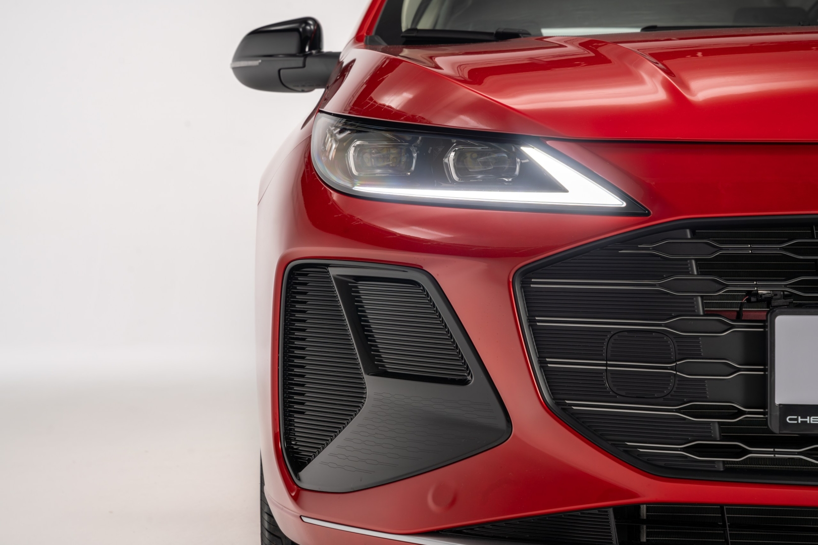 Chery Arrizo 6 , ПРОЕКЦИЯЛЫҚ ТҮРДЕГІ ЖАРЫҚДИОДТЫ ФАРАЛАР