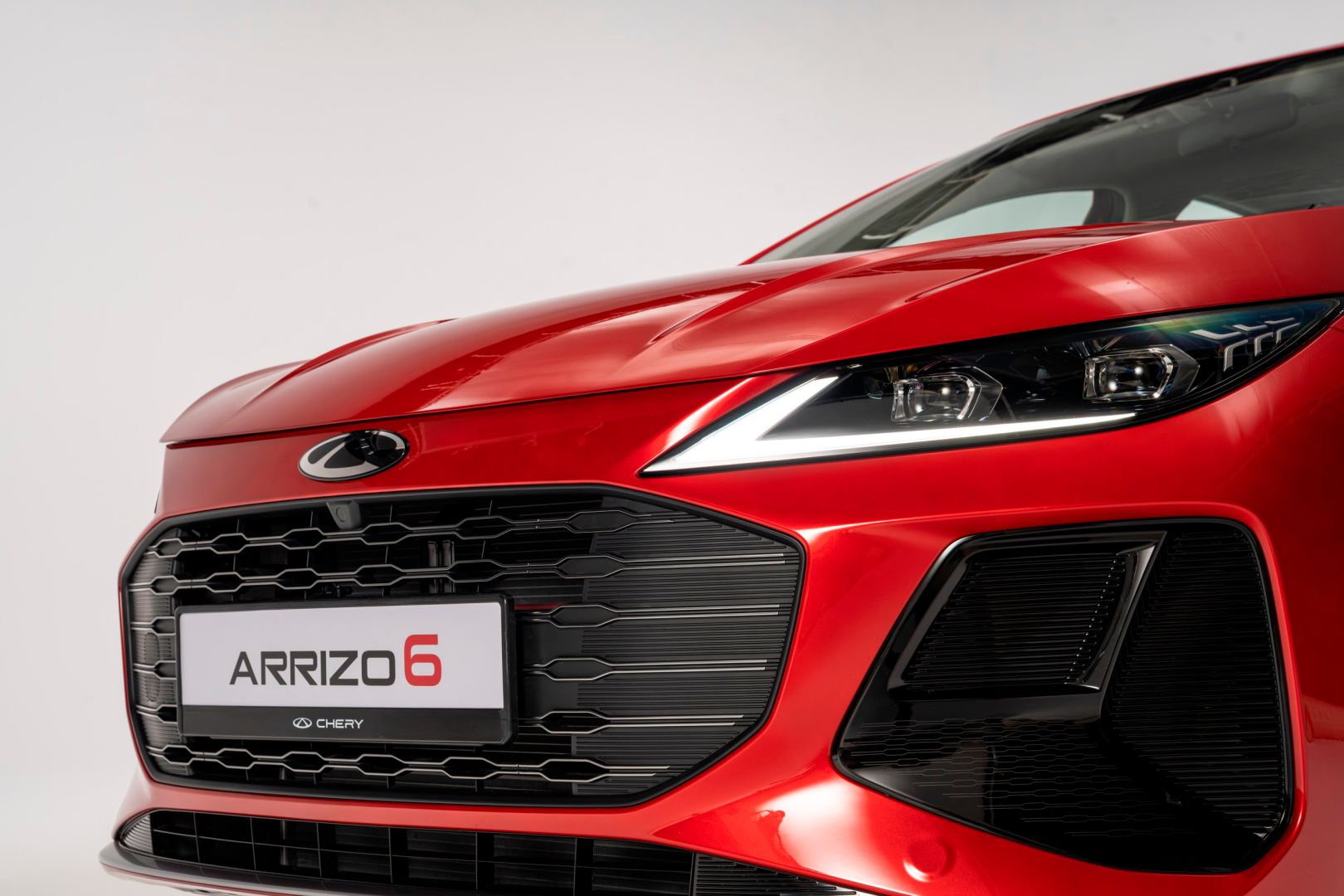 Chery Arrizo 6 , ПРОЕКЦИЯЛЫҚ ТҮРДЕГІ ЖАРЫҚДИОДТЫ ФАРАЛАР